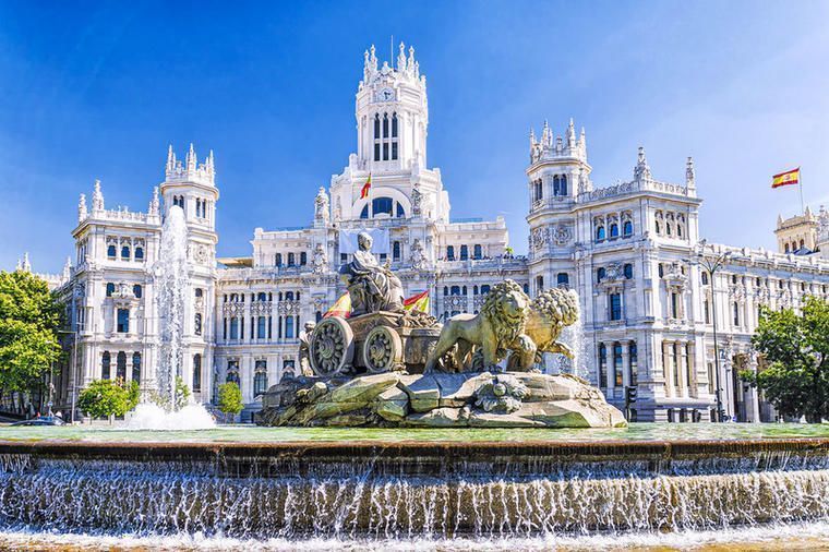villas in spain are close to the country's best attractions