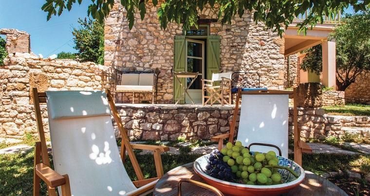 Holiday home in Greece with grapes and shade